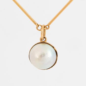 Chain Engelbert, with pendant with mabe pearl.