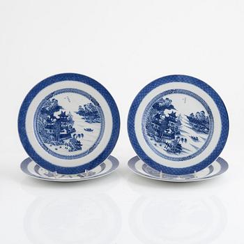 A set of twelve Chinese export blue and white porcelain plates, Qing dynasty, Jiaqing (1796-1820).