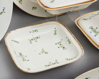 SERVISDELAR, 15 stycken, porslin. Frankrike, Paris, 1800-tal.