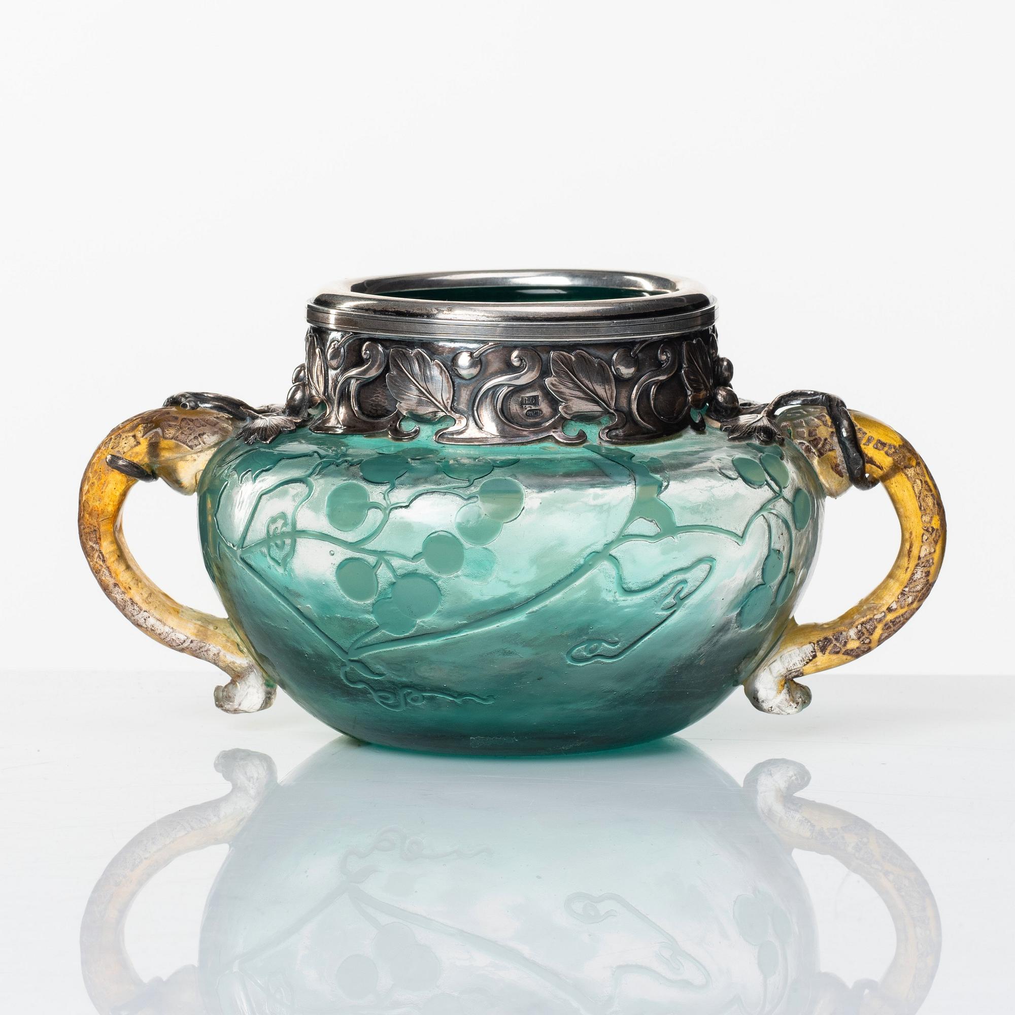 Emile Gallé, skål, Nancy, Frankrike, med silverfattning av Ovchinnikov, Moskva, Art Nouveau.