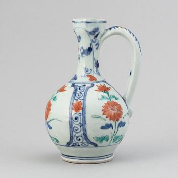 A Japanese kakiemon ewer, 18th Century.