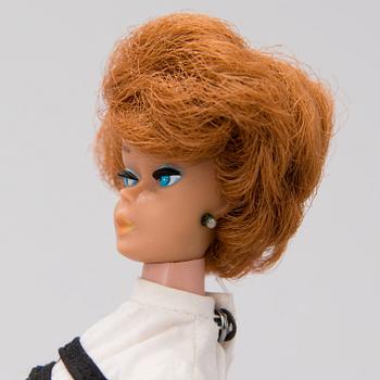 Barbie doll 'Midge' and two sets of clothes, one for Barbie and one for Ken. Mattel, 1960-tal.