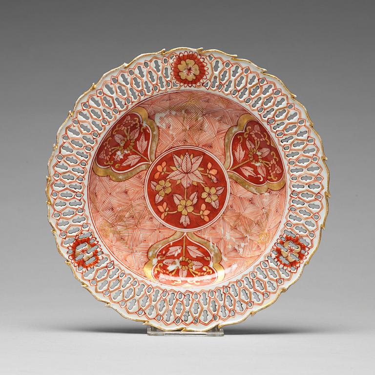 A pierced rouge de fer and gold dish, Qing dynasty, Kangxi (1662-1722).