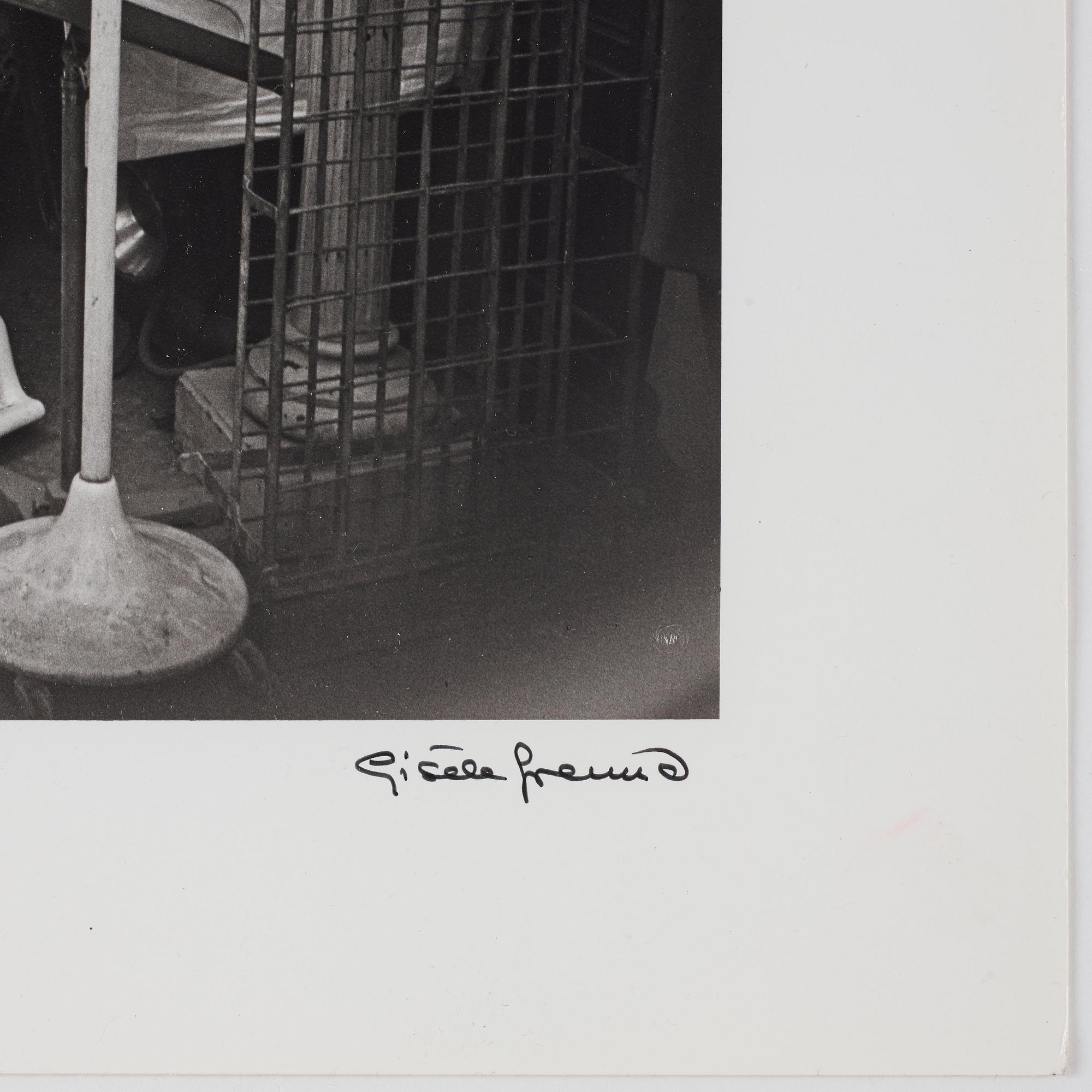 Gisèle Freund, "Marché à la Ferraille, Paris, 1958".