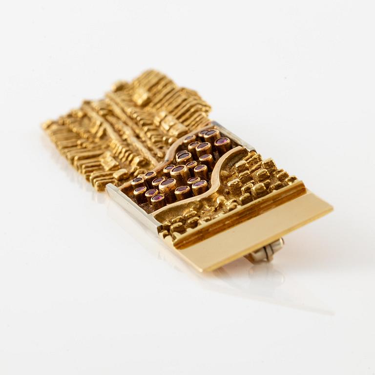 Arnaldo Pomodoro, a brooch, 18K gold with rubies, Italy 1962.