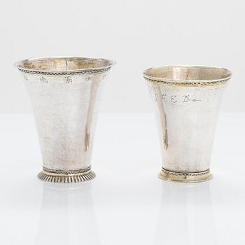 Bägare, 2 st, silver, M. Simons, Piteå (1756-59) och Arvid Floberg, Stockholm (1763-1802).