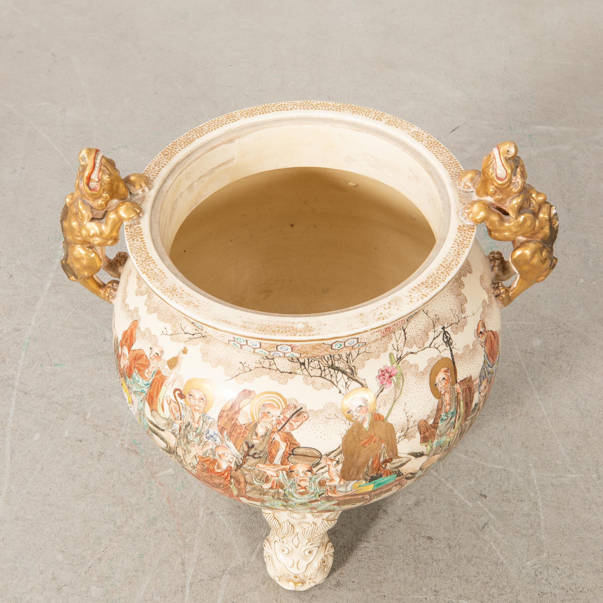 Vase Satsuma Japan circa 1900 porcelain.