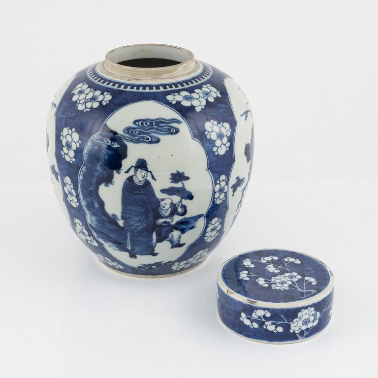 Bojan med lock, porslin, Kina, Qingdynastin, 1800-tal.