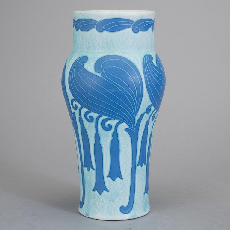 VAS, flintgods, sgrafitto, Josef Ekberg, Gustavsberg, signerad och daterad 1925.