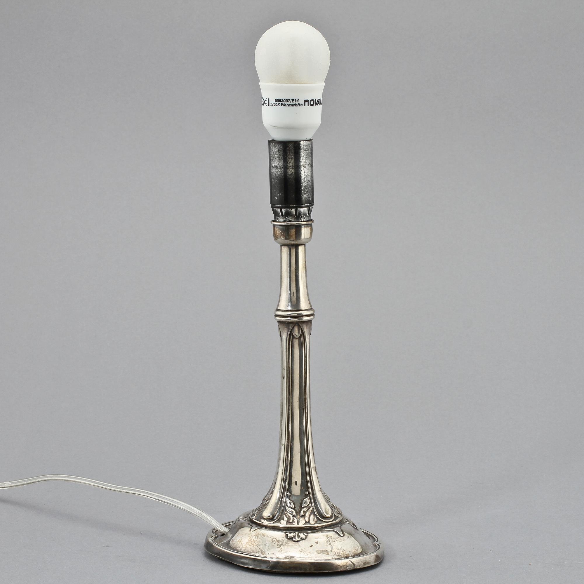 BORDSLAMPA, silver, CG Hallberg, Stockholm, 1920. Vikt 615 g.