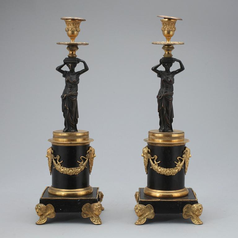 LJUSSTAKAR, ett par, empirestil, 1800-tal.