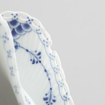 Two dishes and a sauce bowl, porcelain, "Blue fluted" / "Musselmalet", Royal Copenhagen, part 19th century.