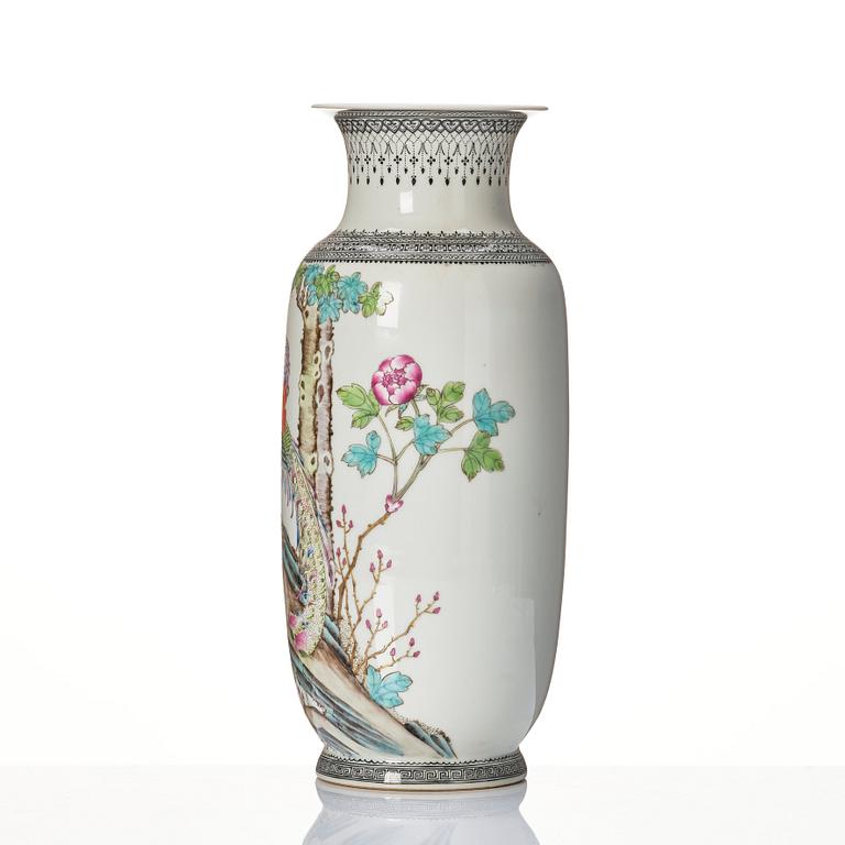 A Chinese vase, 20th Century.