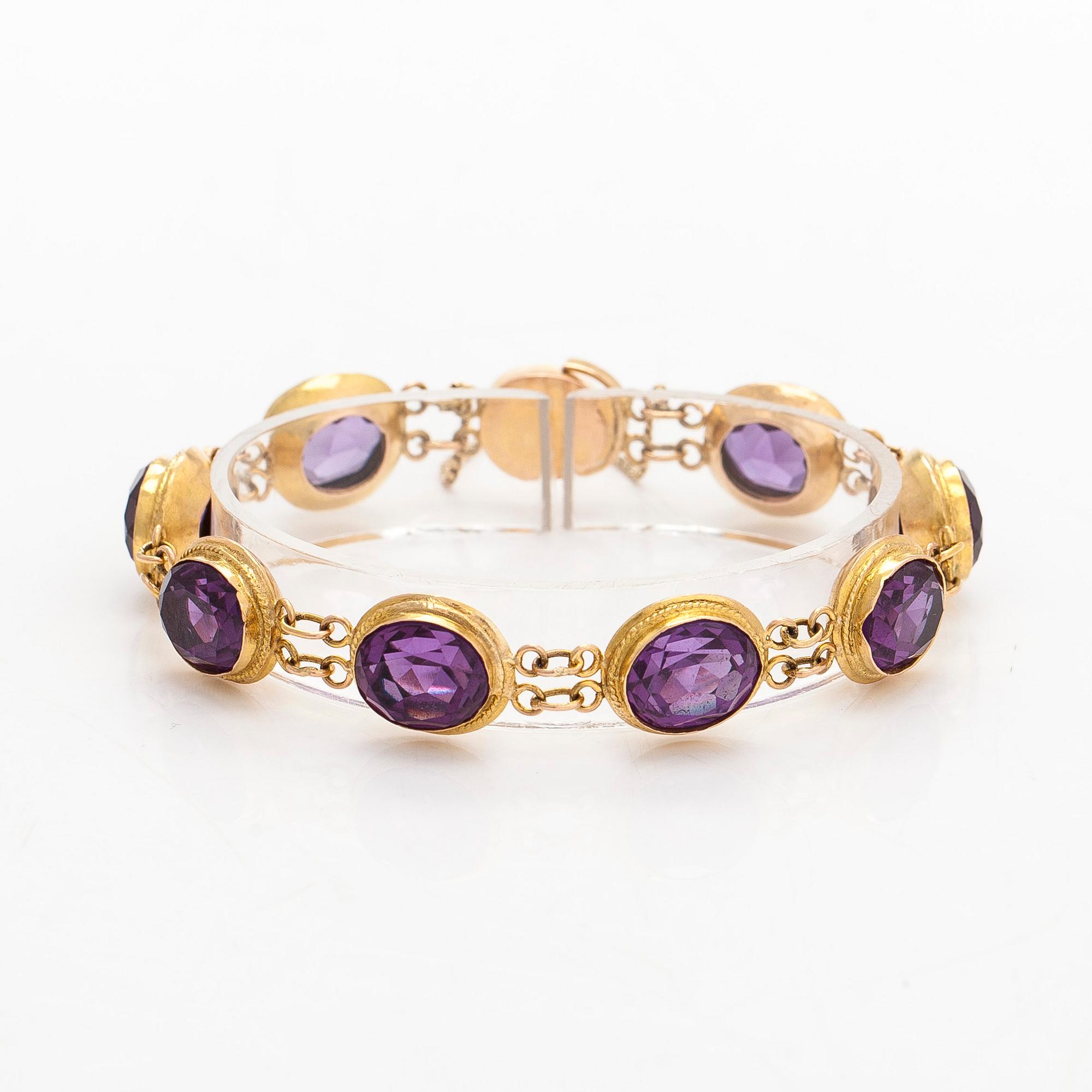 A ca. 15K gold bracelet with oval faceted synthetic sapphires.