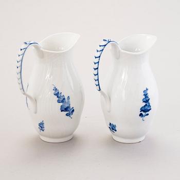 ROYAL COPENHAGEN, A 40-piece set of 'Blå Blomst" tablewear, second half of the 20th century.