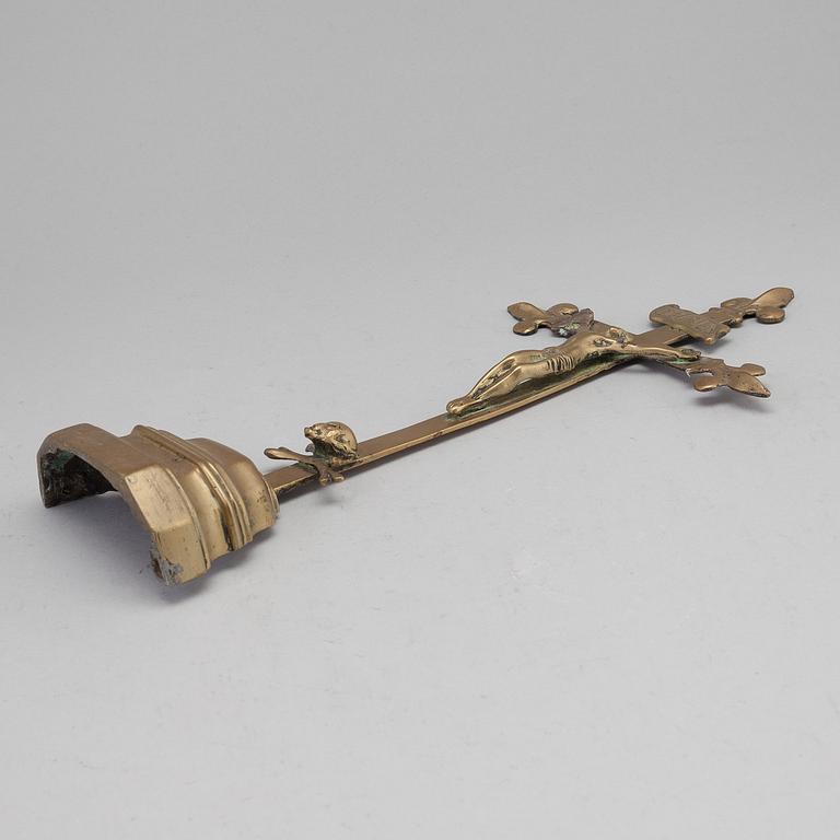 A BRONZE CRUCIFIX, 18th/19th century.