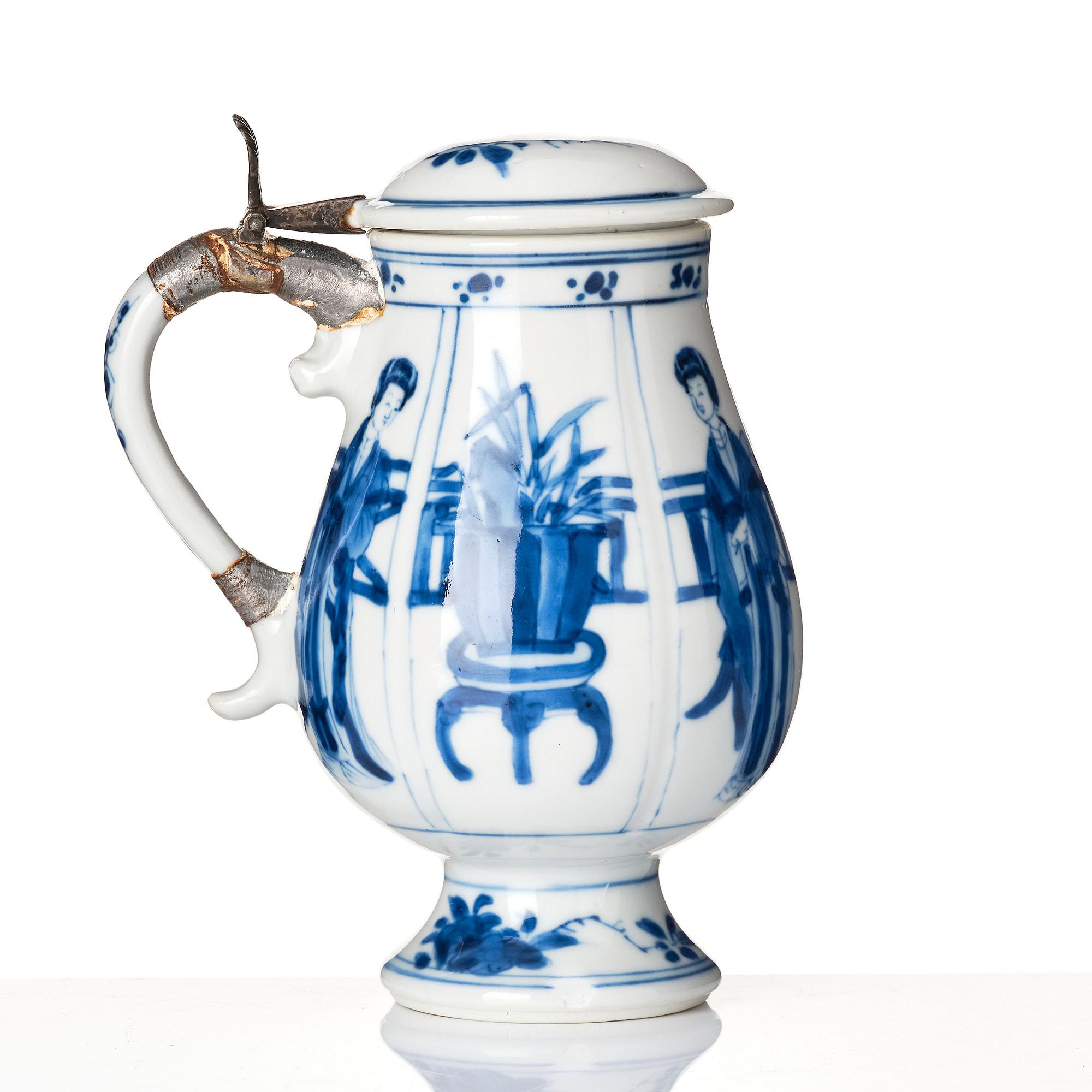 Senapskanna med lock, porslin. Qingdynastin, Kangxi (1662-1722).