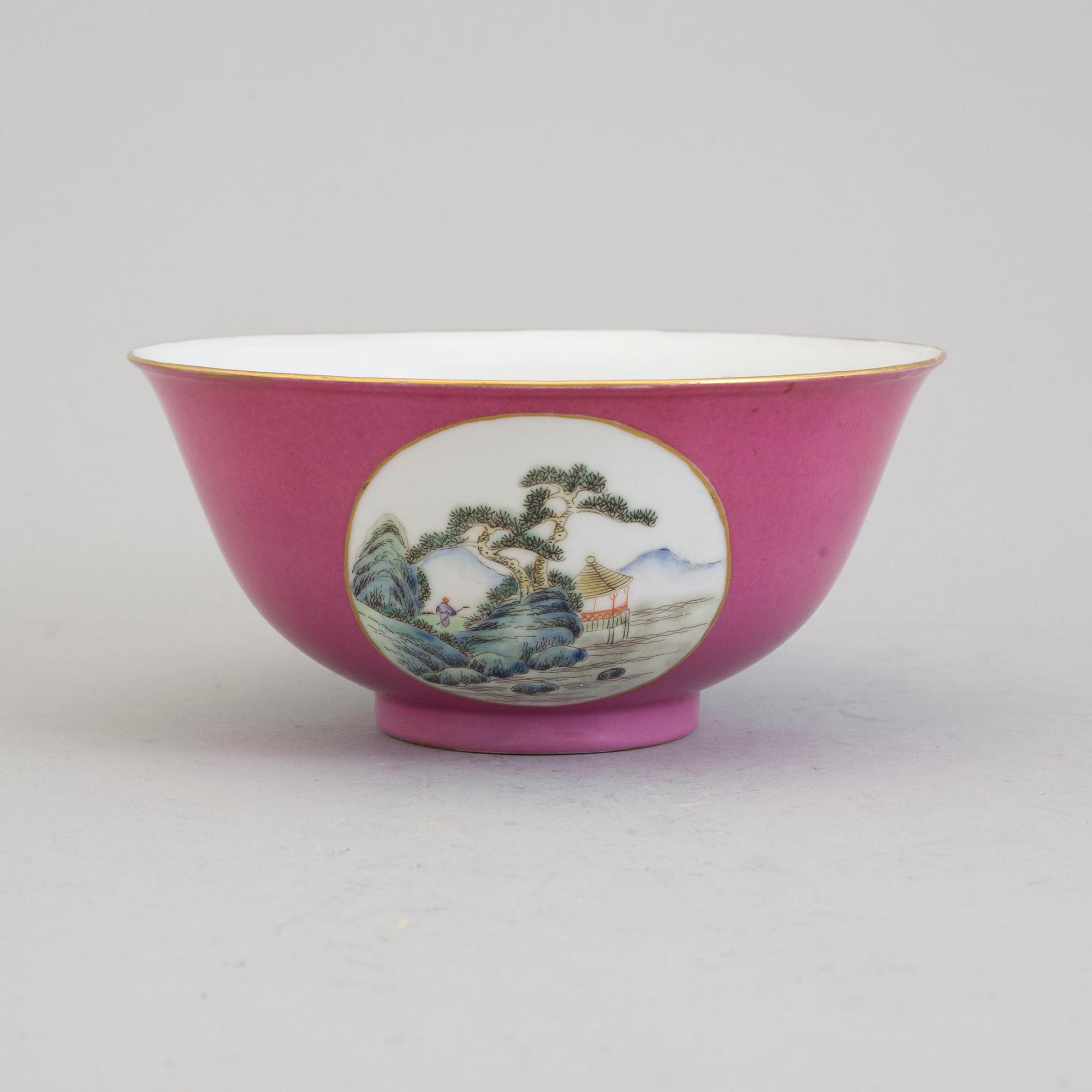 A pink-ground 20th century porcelain bowl, with Guangxus mark to the base.
