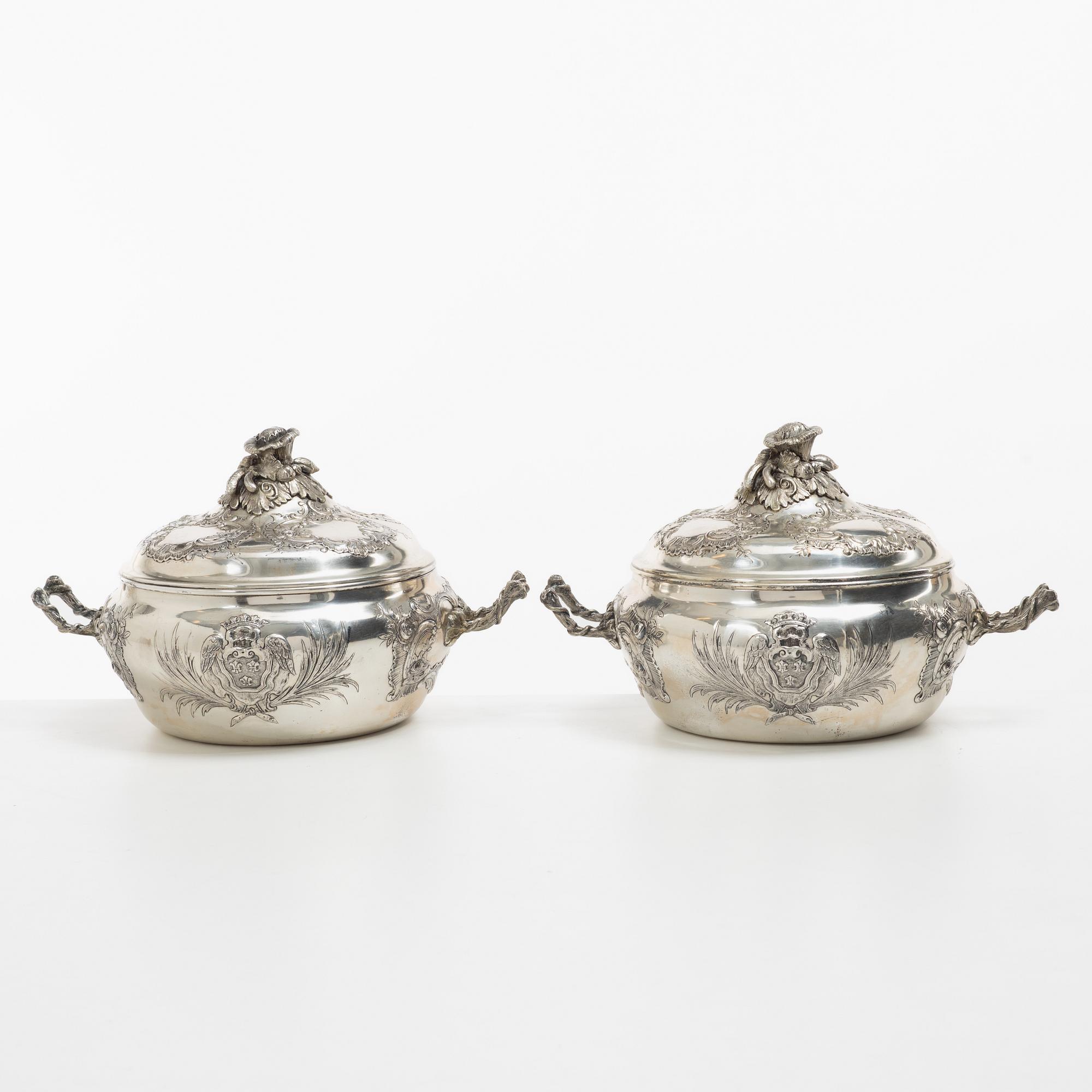 A pair of French silver tureens, circa 1900.