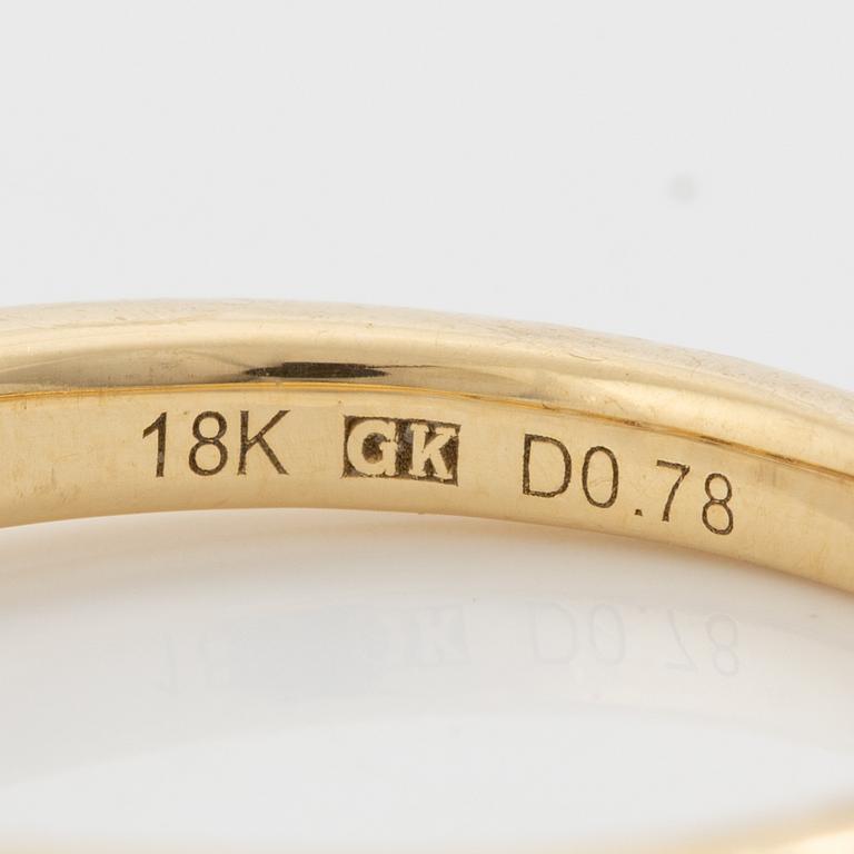Ring in 18K gold set with five brilliant-cut diamonds, a total of 0.78 ct.