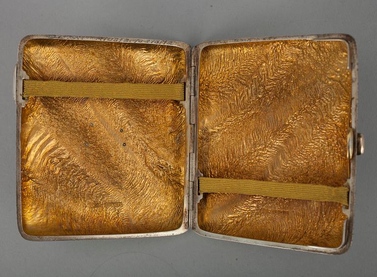 CIGARETTETUIER, 2 st, silver, svenska importstämplar samt Finska Guldsmeds AB, Åbo 1946. Tot. vikt 245 g.