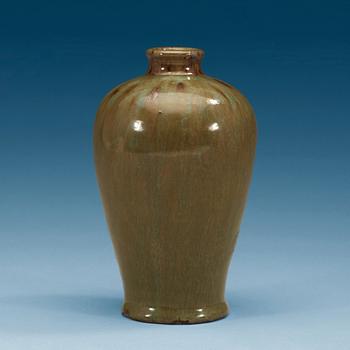 1502. A green jun glazed vase, 18th Century or older.