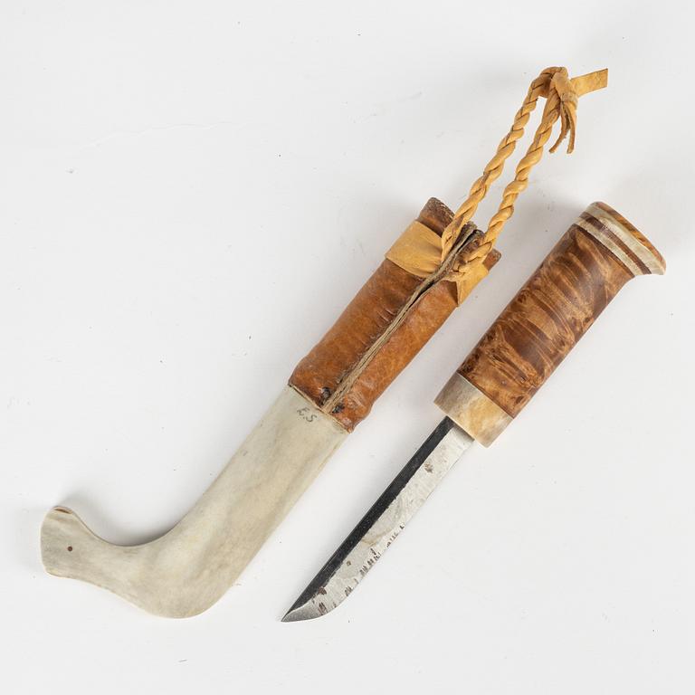 Edgart Skailes, A Sami reindeer horn knife, signed ES and dated 1981.