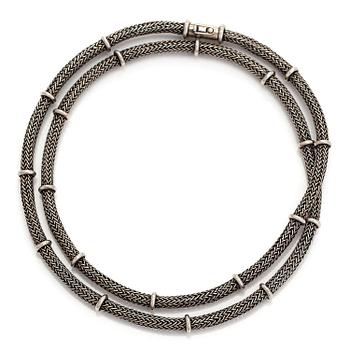 Saara Hopea, a silver necklace. Ossian Hopea, Porvoo, Finland 1989.