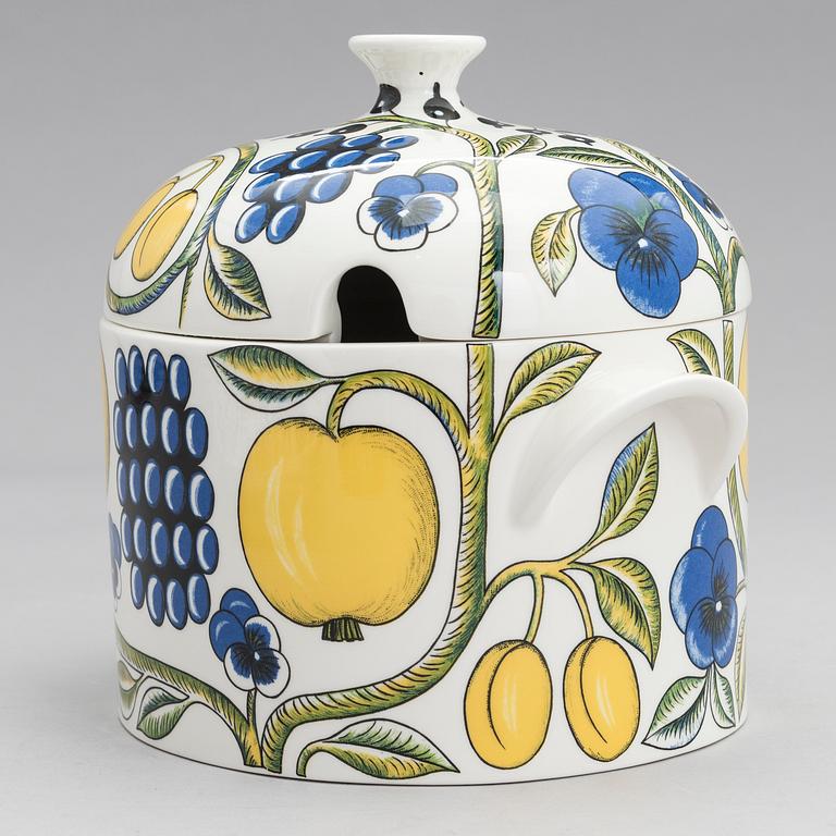 BIRGER KAIPIAINEN, A lidded tureen and a serving dish of the 'Paratiisi' series for Arabia, Finland.