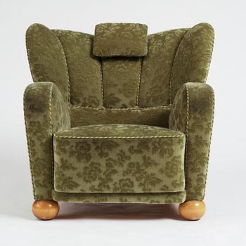 Märta Blomstedt, an "Aulanko" armchair by Kantosen Puutyö Oy, Finland, designed in 1939 for the Hotel Aulanko in Tammerfors.