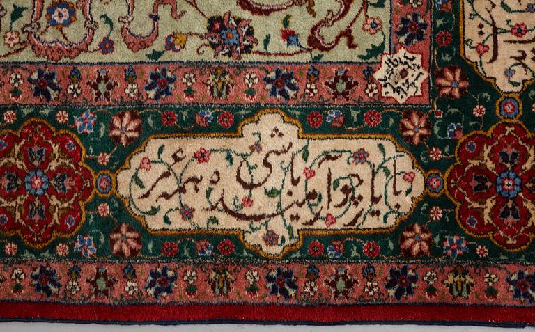 Matto, semi-antique Tabriz, signed ca 335,5 x 256,5 - 261,5 cm.