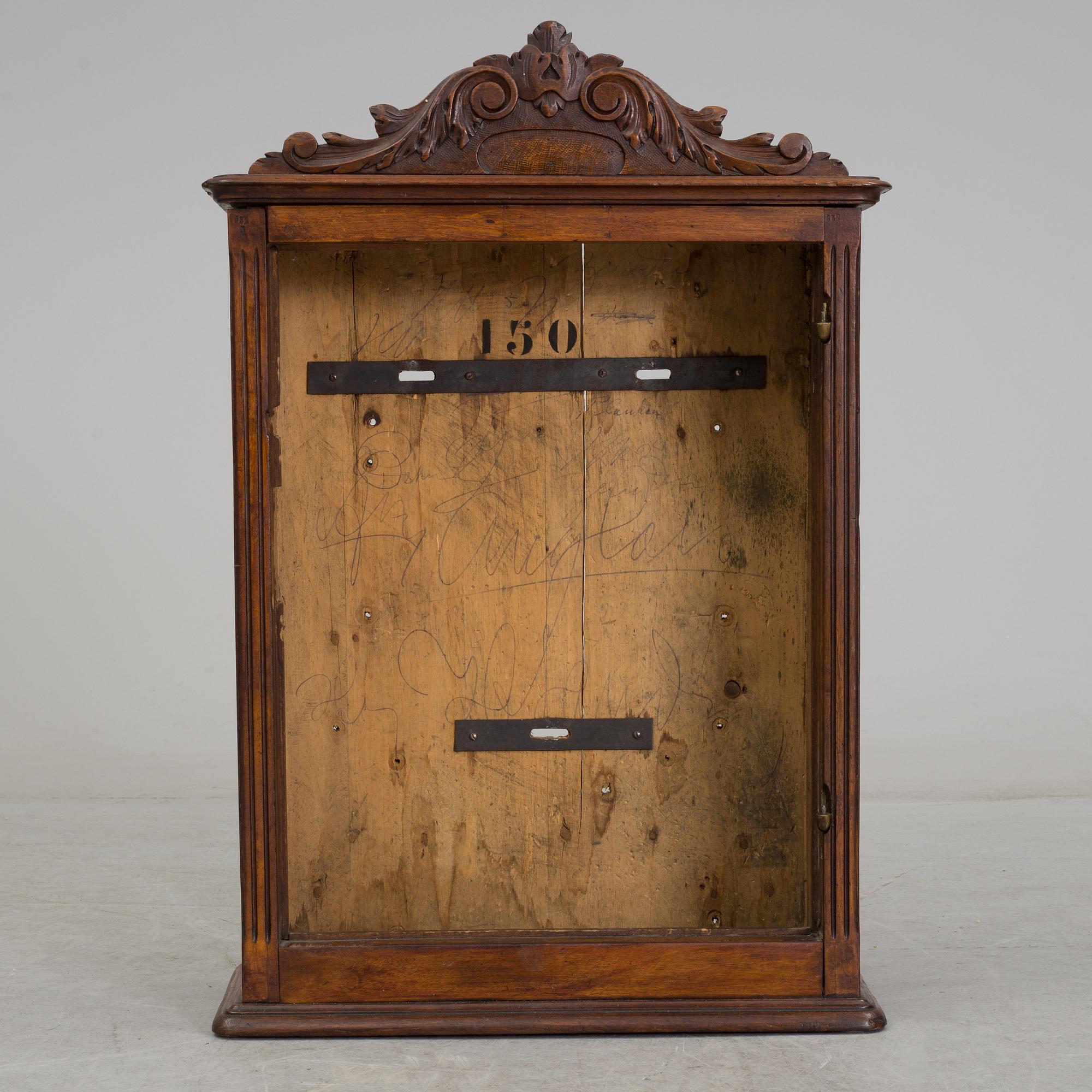 A 'Coleurs Nationales' Bussouz slot machine, Paris, France, circa 1900.