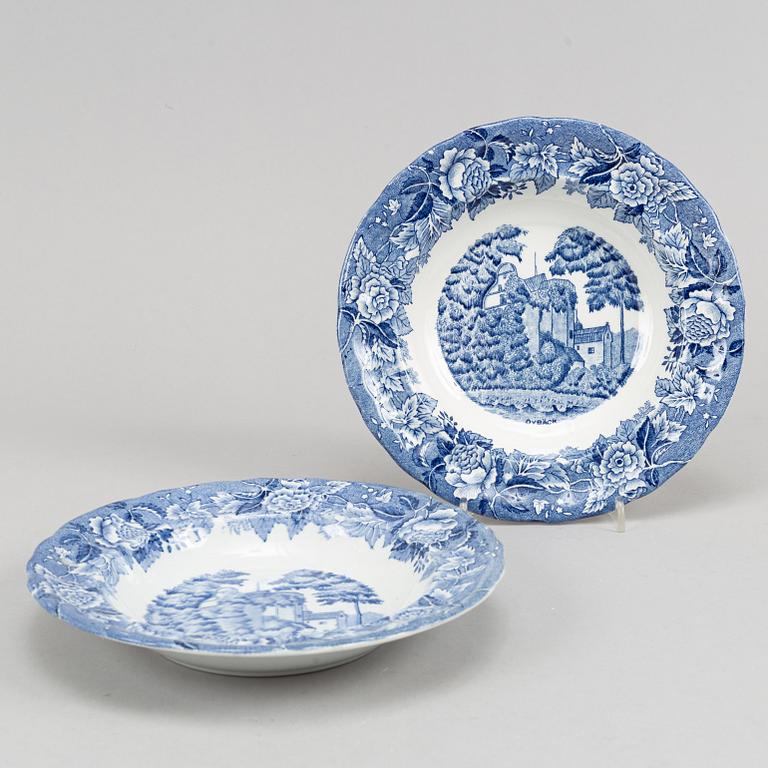 MATSERVIS, ca 100 delar, flintgods. "Skånska slott", Rörstrand.