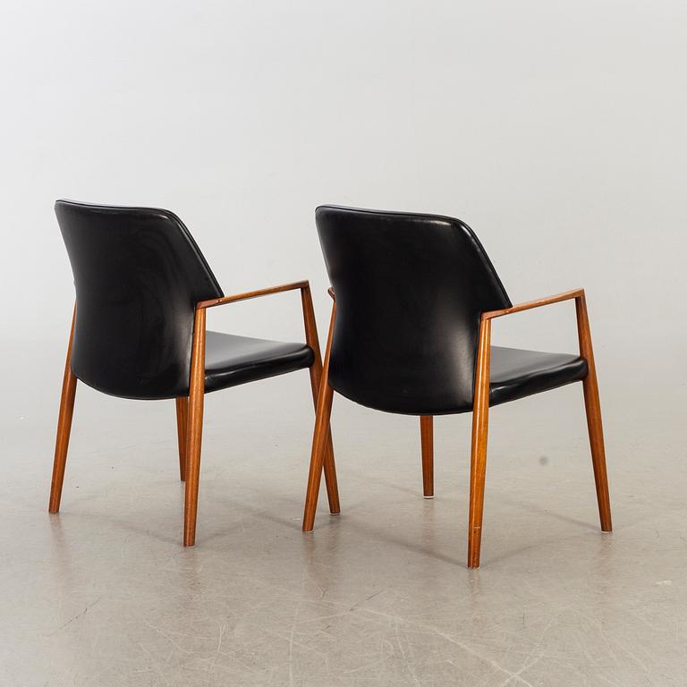 AKSEL BENDER MADSEN/EJNAR LARSEN,  karmstolar modell 6302  ett par för Fritz Hansen 1950/55.