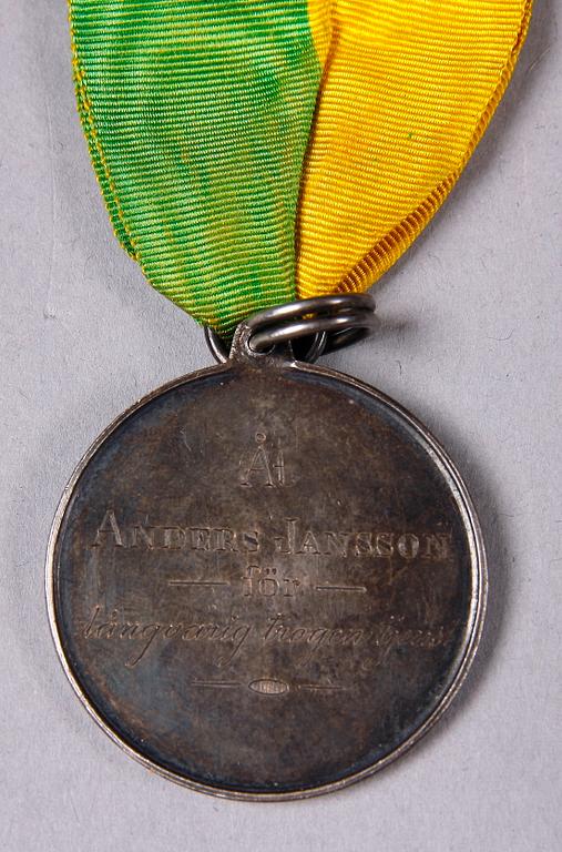 JUBILEUMSMINNESTECKEN, Oskar II, 1897. Silver och emalj SAMT MEDALJ KUNGL PATRIOTISKA, silver.