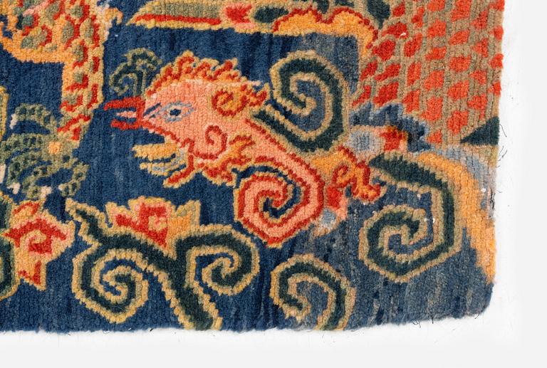 Matta (Khagangma) antik Tibet, omkring 1900, ca 66x61 cm.