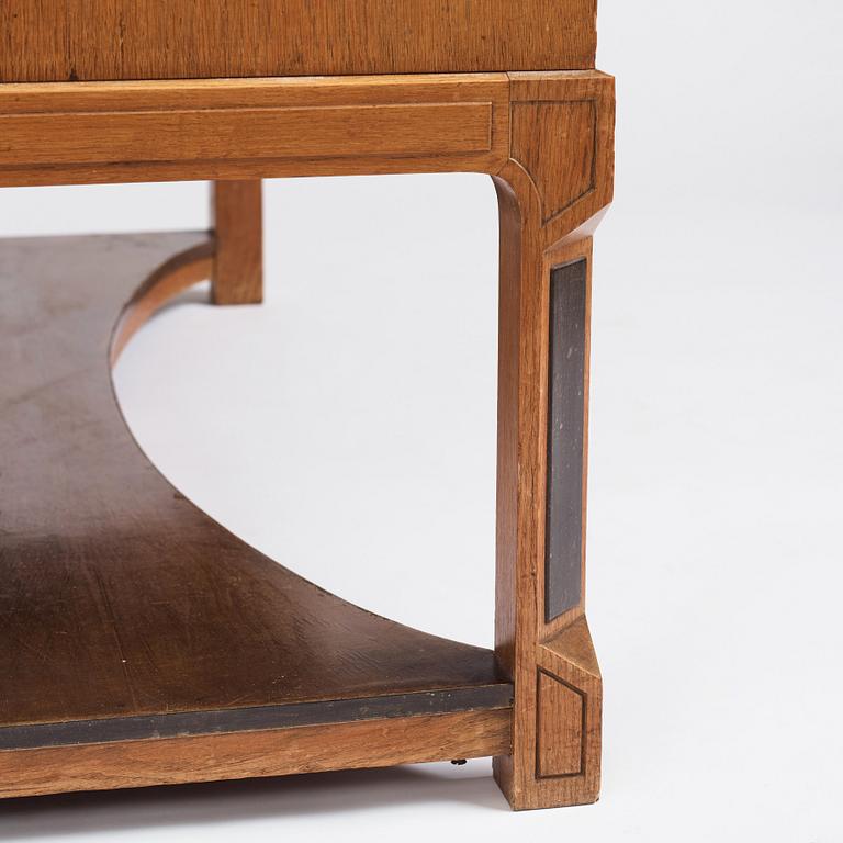 Carl Bergsten, an oak veneered sideboard/ chest of drawers, Nordiska Kompaniet Sweden 1923. Part of a set exhibited in Gothenburg 1923.