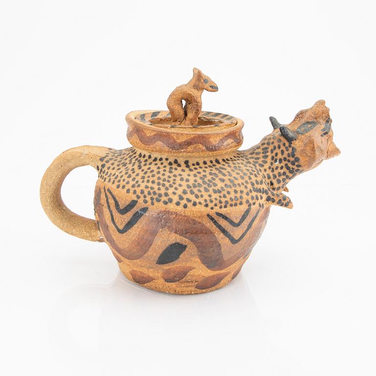 Ulrica Hydman-Vallien, a signed stone ware tea pot.