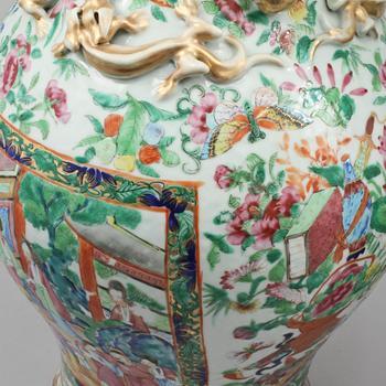 VASER, ett par, porslin, Kina, sent 1800-tal.