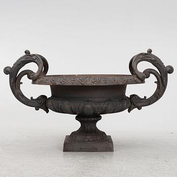 A cast iron garden planter, "'No 9', Skoglund & Olson Gefle, early 20th Century.