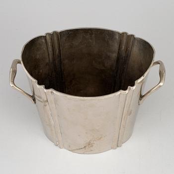 A 20th century plate champagne cooler.