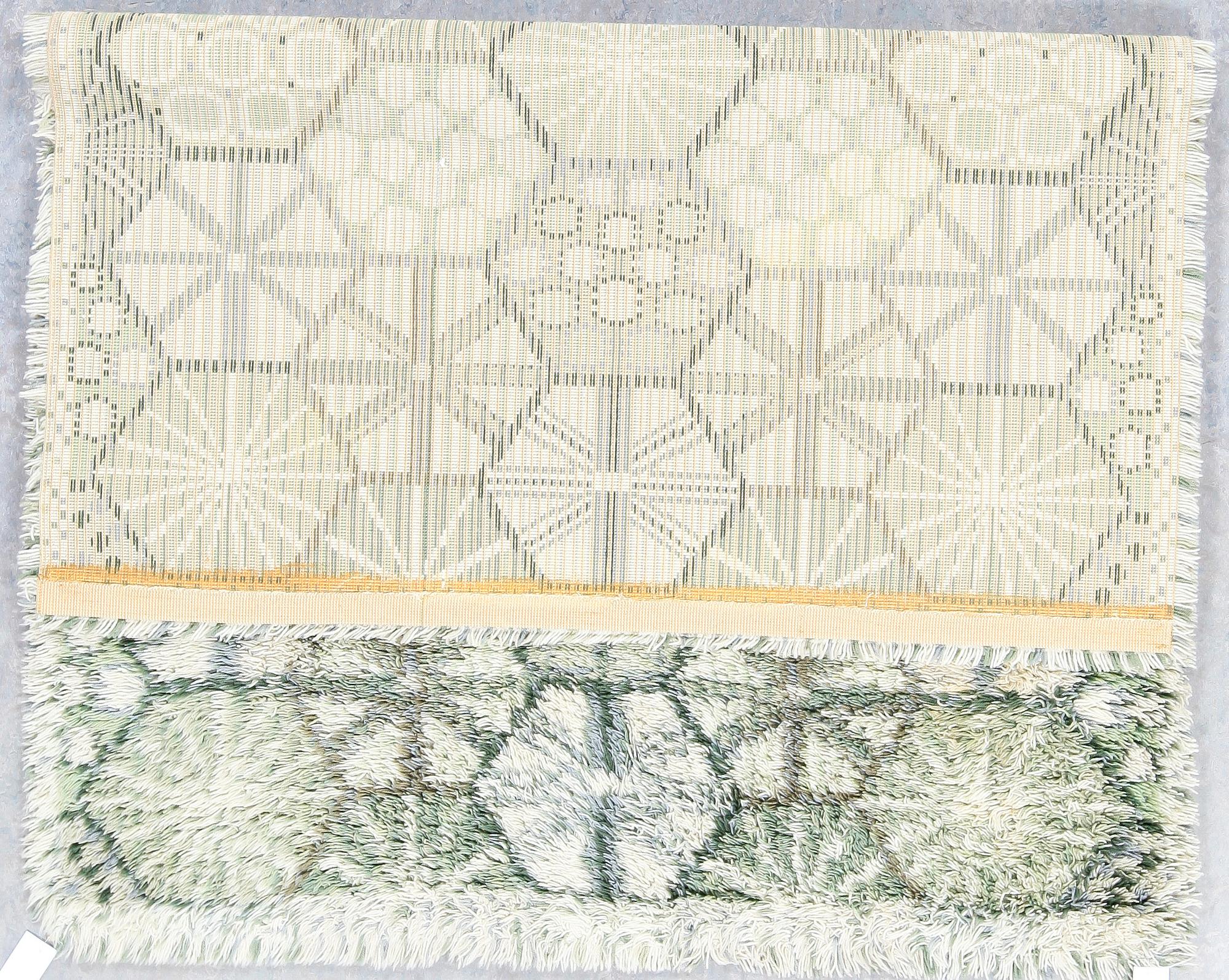 MATTA, rya, "Stjärnorp Grön", Marianne Richter, Östergyllen. Ca 137 x 200.