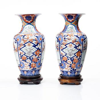 Golvvaser, ett par, Japan, 1800-tal.