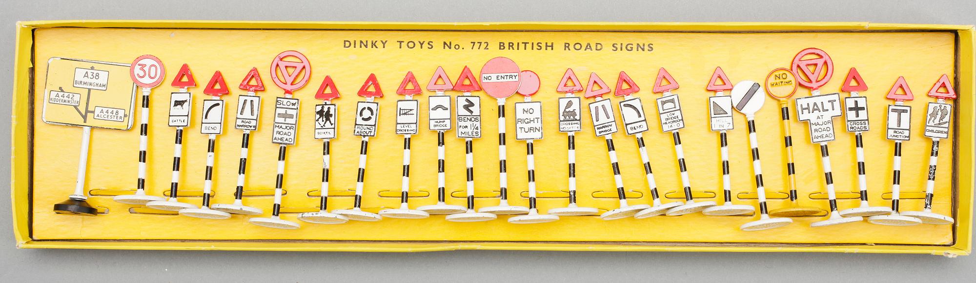 LEKSAKER, vägskyltar, Dinky Toys, England 1950-tal.