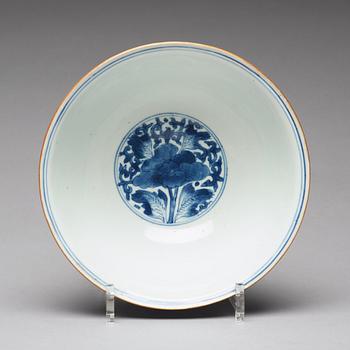 A blue and white bowl, Qing dynasty, early 18th century.