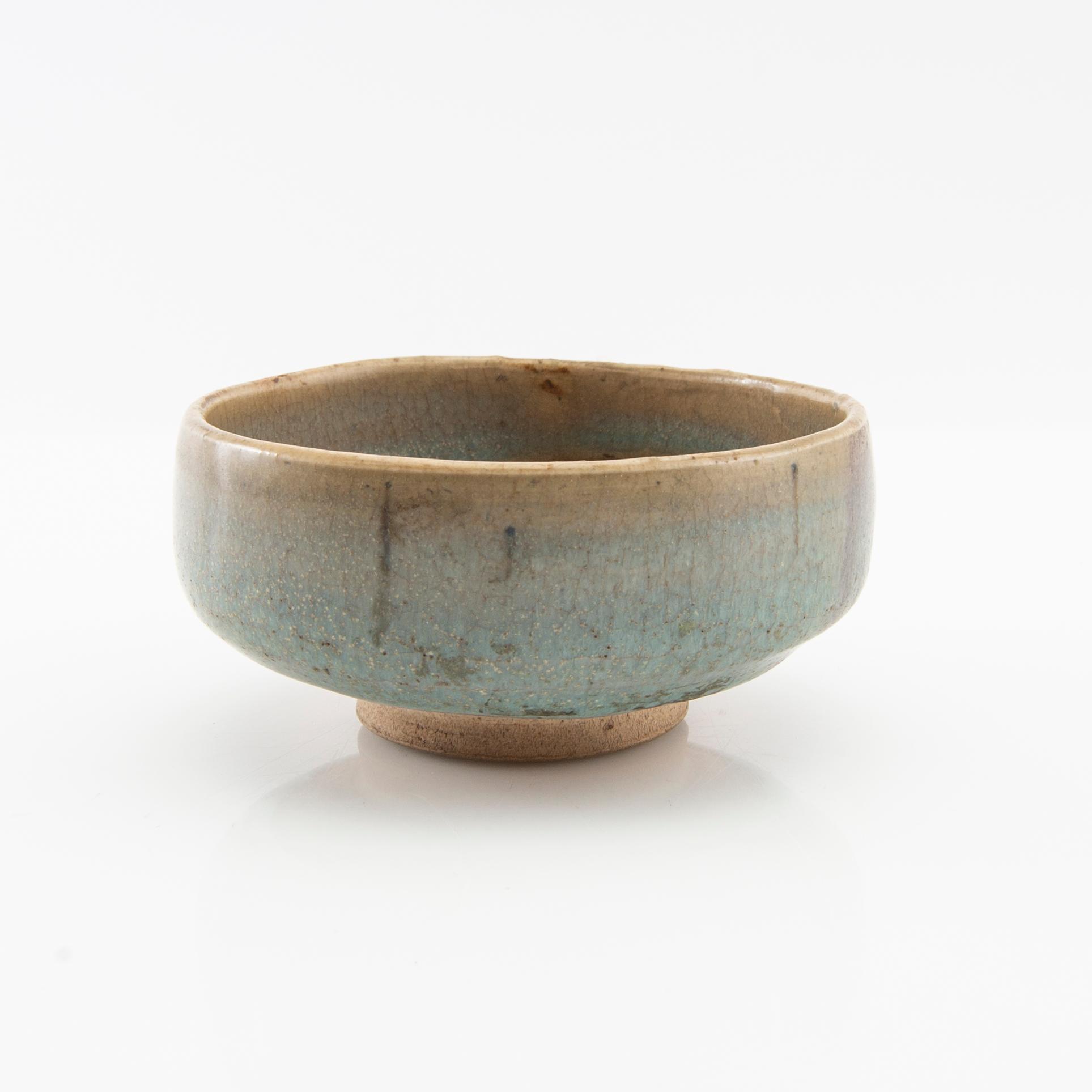 Bowl China Yuan dynasty (1271-1368) glazed stoneware.