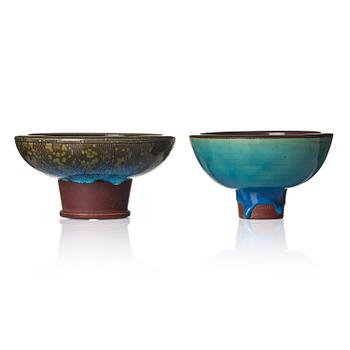 115. Wilhelm Kåge, a set of two Farsta stoneware footed bowls, Gustavsberg Studio 1958 and 1960.