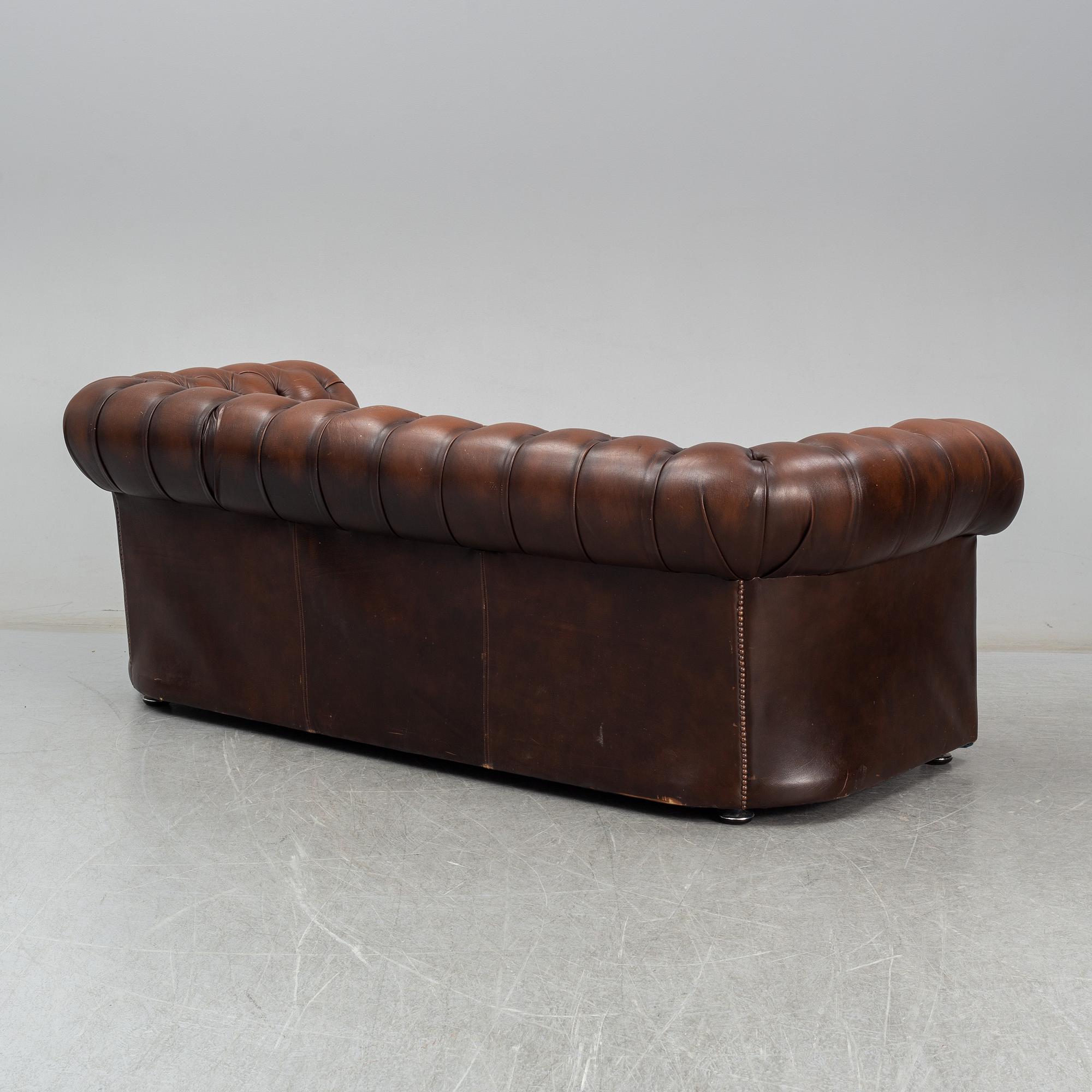 SOFFA OCH FÅTÖLJ, Chesterfield, 1900-talets andra hälft.
