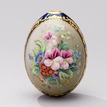 EASTERN EGG, porcelain, St.Petersburg, Imperial porcelain factory ca 1900.