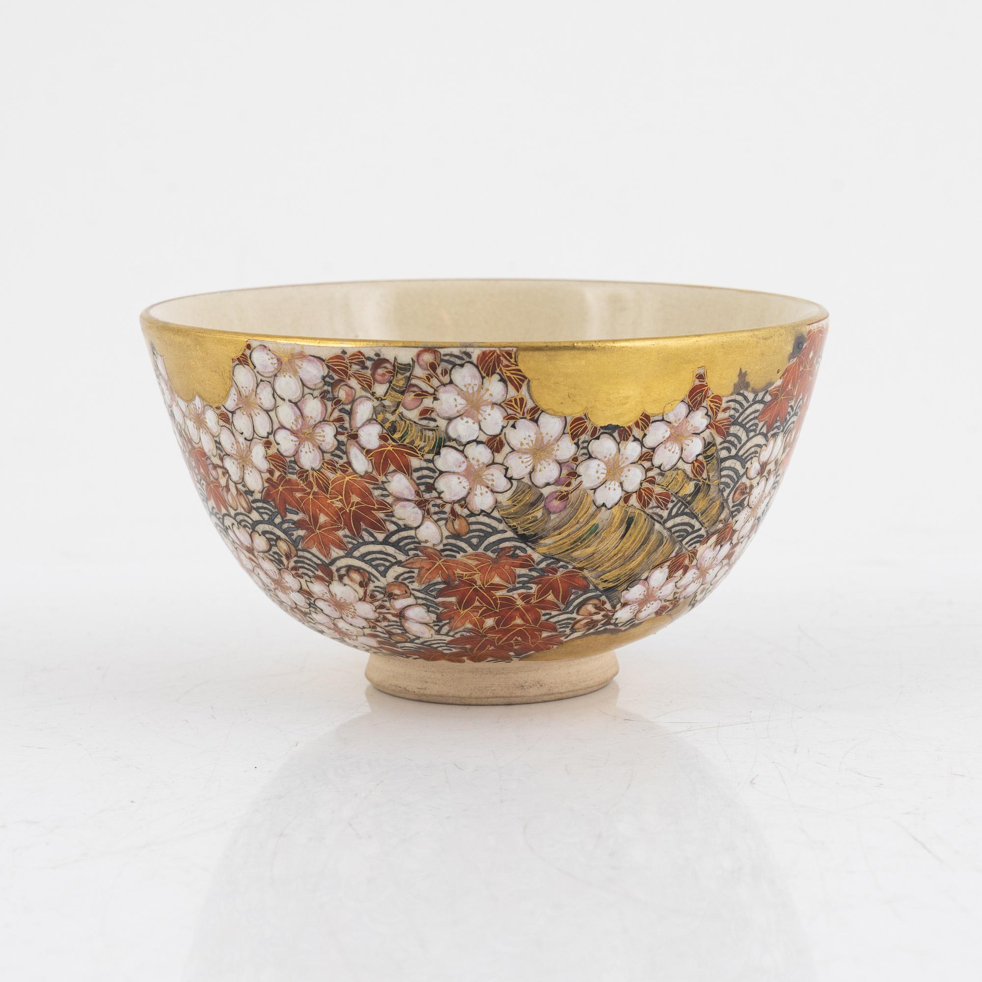 A Satsuma bowl, Japan, signed.